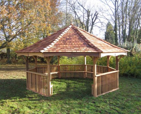 Floorless outdoor classroom